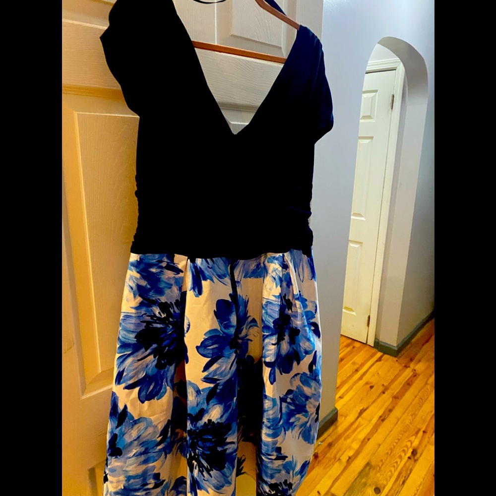 Dress. Beautiful generous fit
